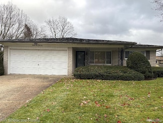 8141 Rene Ct, White Lake, MI 48386