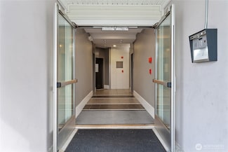 2840 SW Raymond St Unit 203, Seattle, WA 98126