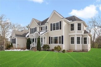 32 Mystic Valley Ln, Uxbridge, MA 01569