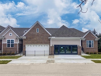 2251 Chase Dr Unit 109, Hartland Township, MI 48843