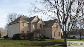 2 Colonial Ct, Plainsboro, NJ 08536