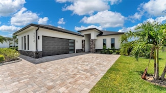 224 Valencia Ridge Dr, Auburndale, FL 33823