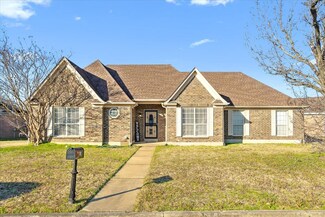 7817 Lake Cross Dr E, Memphis, TN 38125