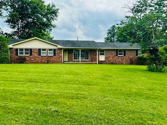 1307 Ellington Dr, Lafayette, TN 37083