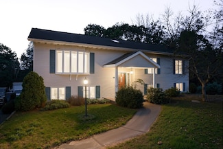 66 Governeurs Ln, Endicott, NY 13760