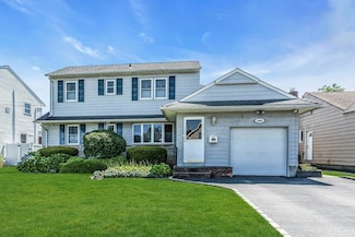 1063 Ott Ln, Merrick, NY 11566