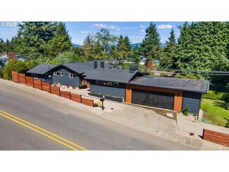1824 Koos Bay Blvd, Coos Bay, OR 97420