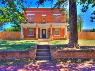 316 W Vilas Ave, Guthrie, OK 73044