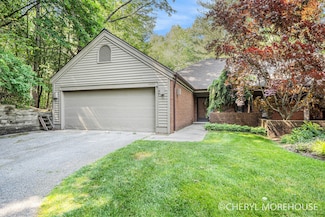 6555 Waybridge Dr SE, Grand Rapids, MI 49546