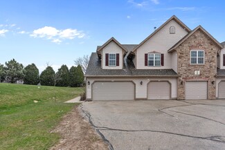 2010 W Vista Bella Dr Unit 101, Oak Creek, WI 53154