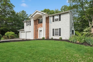 44 Woodbine St, Coram, NY 11727