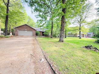 553 Baypoint Dr, Mountain Home, AR 72653