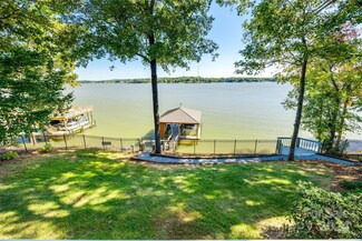 38 Sunrise Point Rd, Clover, SC 29710