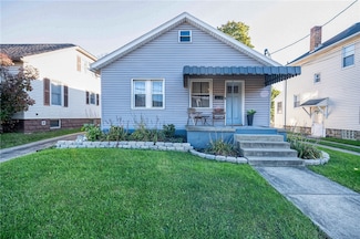 602 W New Castle St, Zelienople, PA 16063
