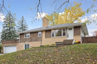 1102 Carlton Dr, New Brighton, MN 55112