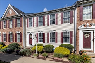 102 Castle View Dr, Mc Kees Rocks, PA 15136