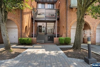 4 Lowell Ct Unit 704, Teaneck, NJ 07666