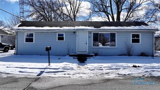 305 Venice Dr, Northwood, OH 43619