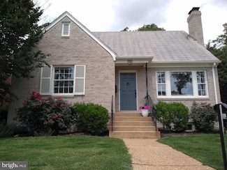 1723 Oakcrest Dr, Alexandria, VA 22302