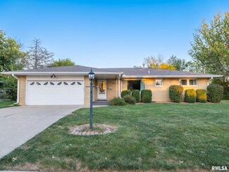 1604 Deppert Dr, Pekin, IL 61554
