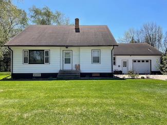 912 3rd St NE, Roseau, MN 56751