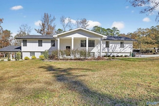 521 Clubview Dr, Gadsden, AL 35905