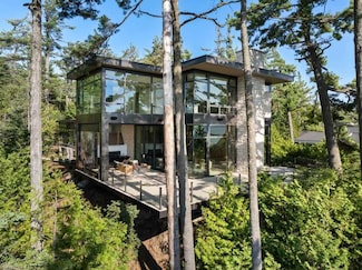 3087 Forest Ave, Harbor Springs, MI 49740