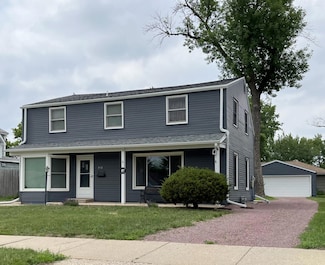312 16th St, Windom, MN 56101