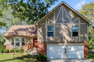 14516 S Village Dr, Olathe, KS 66062