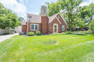 416 Grand Ave, West Des Moines, IA 50265