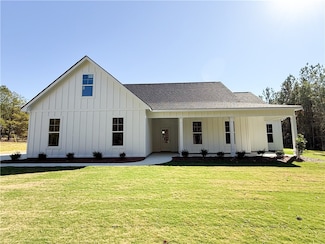 11 Lee Rd, Salem, AL 36874