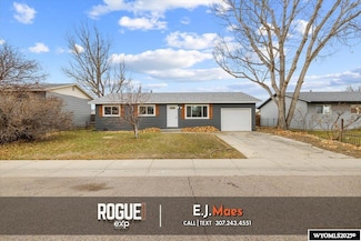 446 Holmes St, Evansville, WY 82636