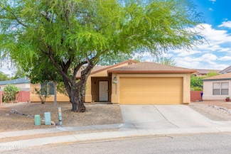 8972 E Mayberry Dr, Tucson, AZ 85730
