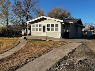 624 W 5th St, Winner, SD 57580