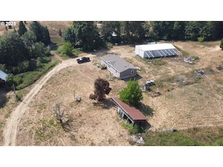 911 Tunnel Rd, Glendale, OR 97442