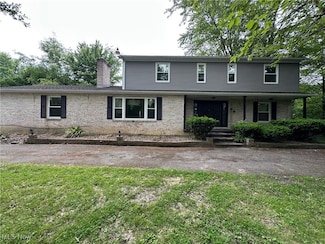 9 Redfern Dr, Youngstown, OH 44505