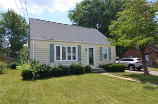 32 Maplehurst Ave, Warwick, RI 02889