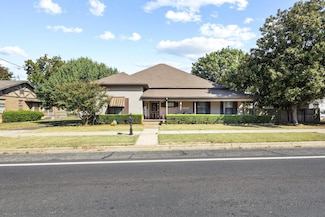 302 W Main St, Honey Grove, TX 75446