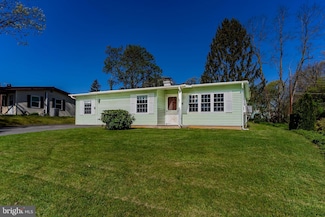 96 5th Ave, Fayetteville, PA 17222