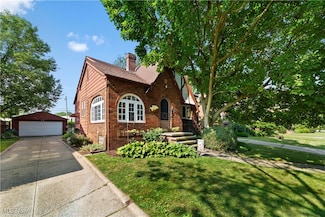 15105 Merrimeade Dr, Cleveland, OH 44111