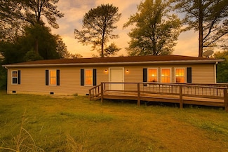 127 Taylor St, Blackstone, VA 23824