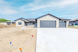 2801 Bonnie Ln, Milford, IA 51351