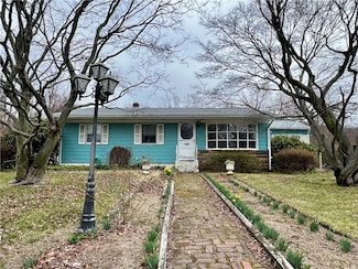 35 Regina Dr, Johnston, RI 02919