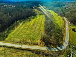 000 River Ridge Rd, Pfafftown, NC 27040