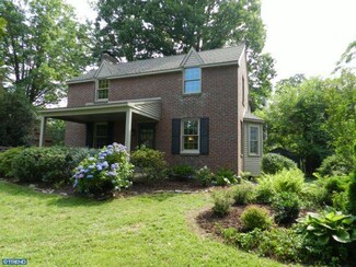 122 Buckingham Dr, Bryn Mawr, PA 19010
