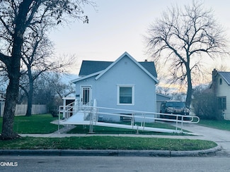 316 4th Ave SW, Jamestown, ND 58401