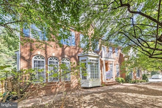 2155 Harithy Dr, Dunn Loring, VA 22027