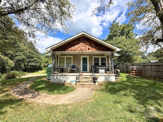 104 Old Fort Rd, Fairview, NC 28730