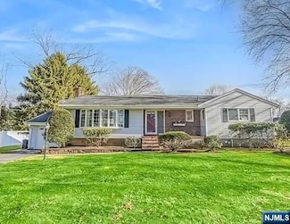 39 Deberg Dr, Old Tappan, NJ 07675