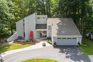 3727 David Ln, Lansing, MI 48911